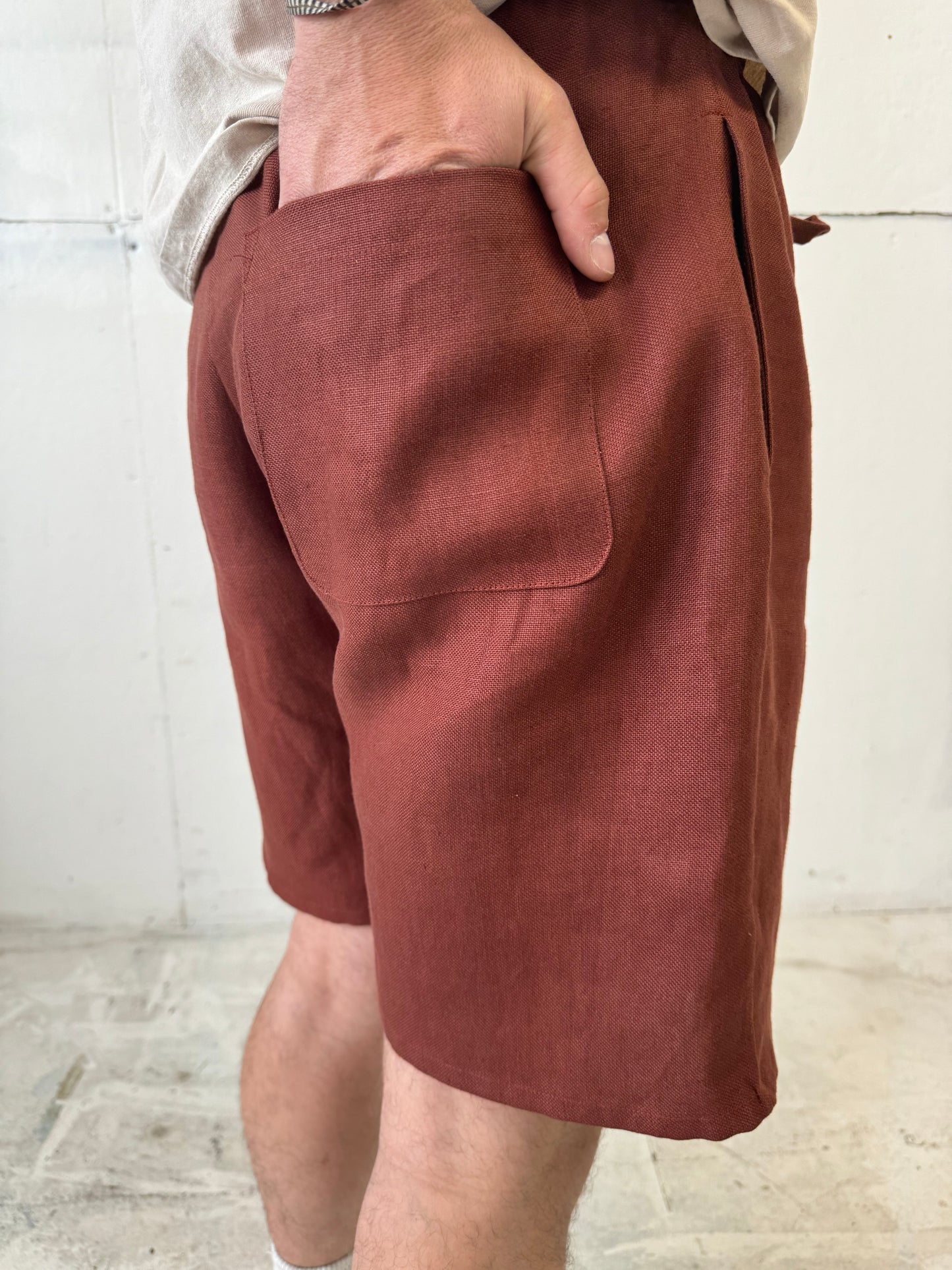 Bag Shorts in Oxblood Linen Canvas