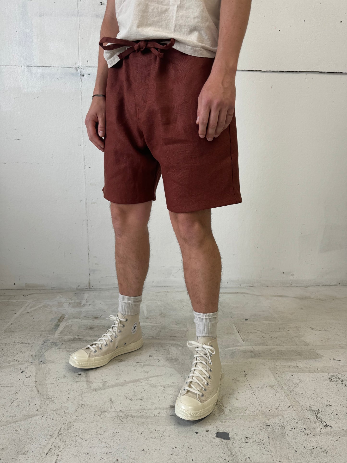 Bag Shorts in Oxblood Linen Canvas