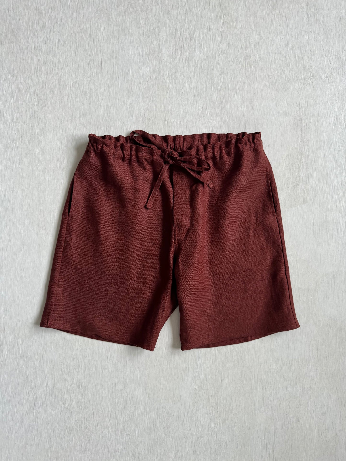 Bag Shorts in Oxblood Linen Canvas