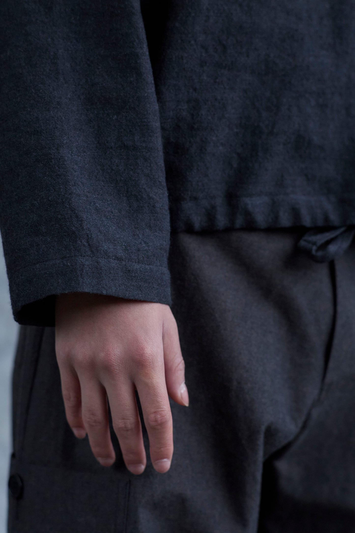 Crane Pullover in Charcoal Wool / Linen